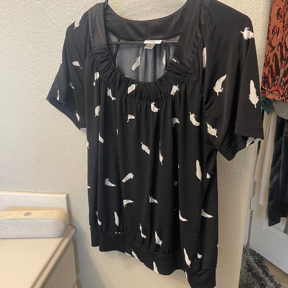 Black and white feather pattern dress top